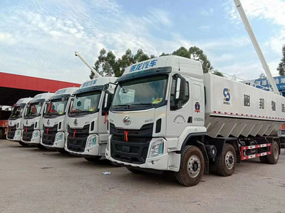 東風(fēng)柳汽32方散裝飼料車 高效運(yùn)輸與可靠性能的完美結(jié)合